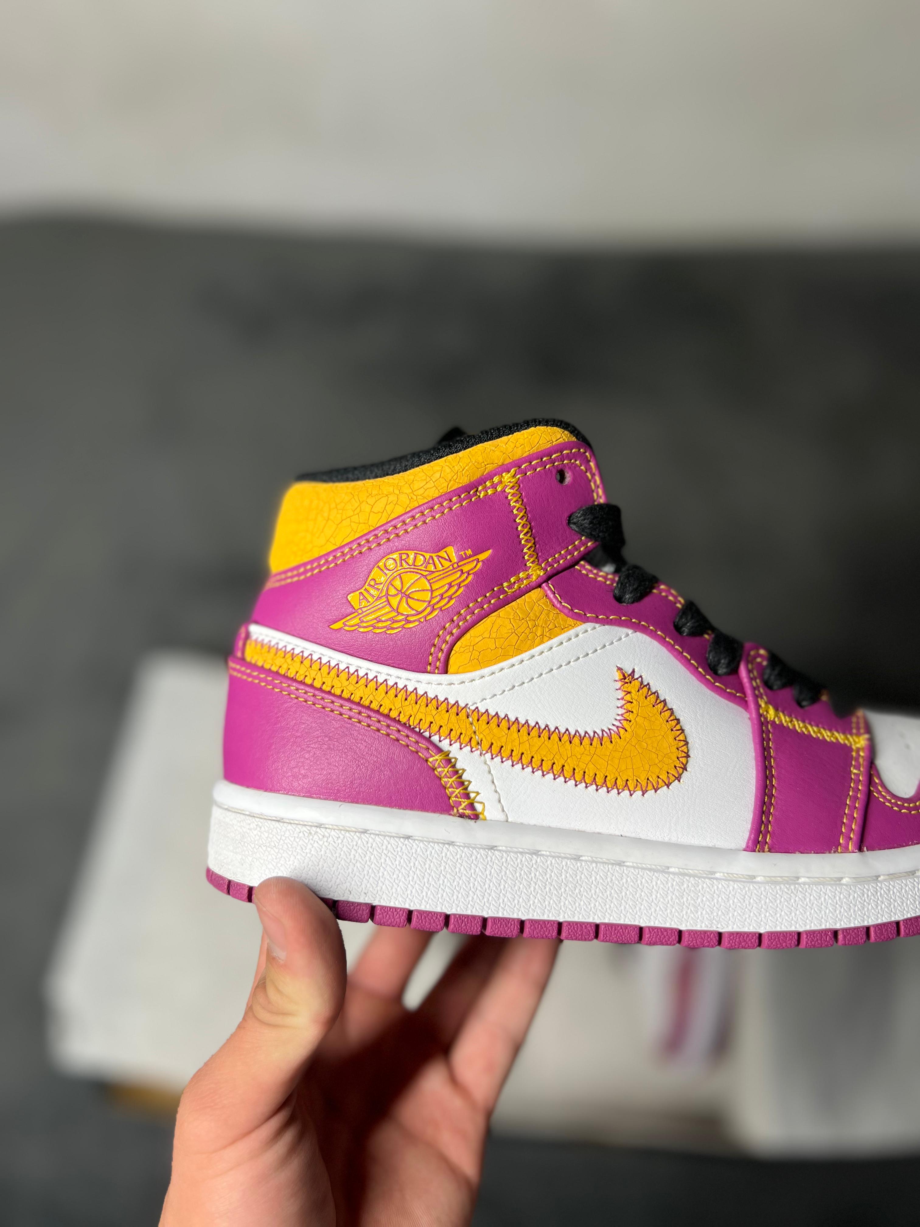 Jordan 1 Mid Day of Death (4.5 US - 23.5 MX)