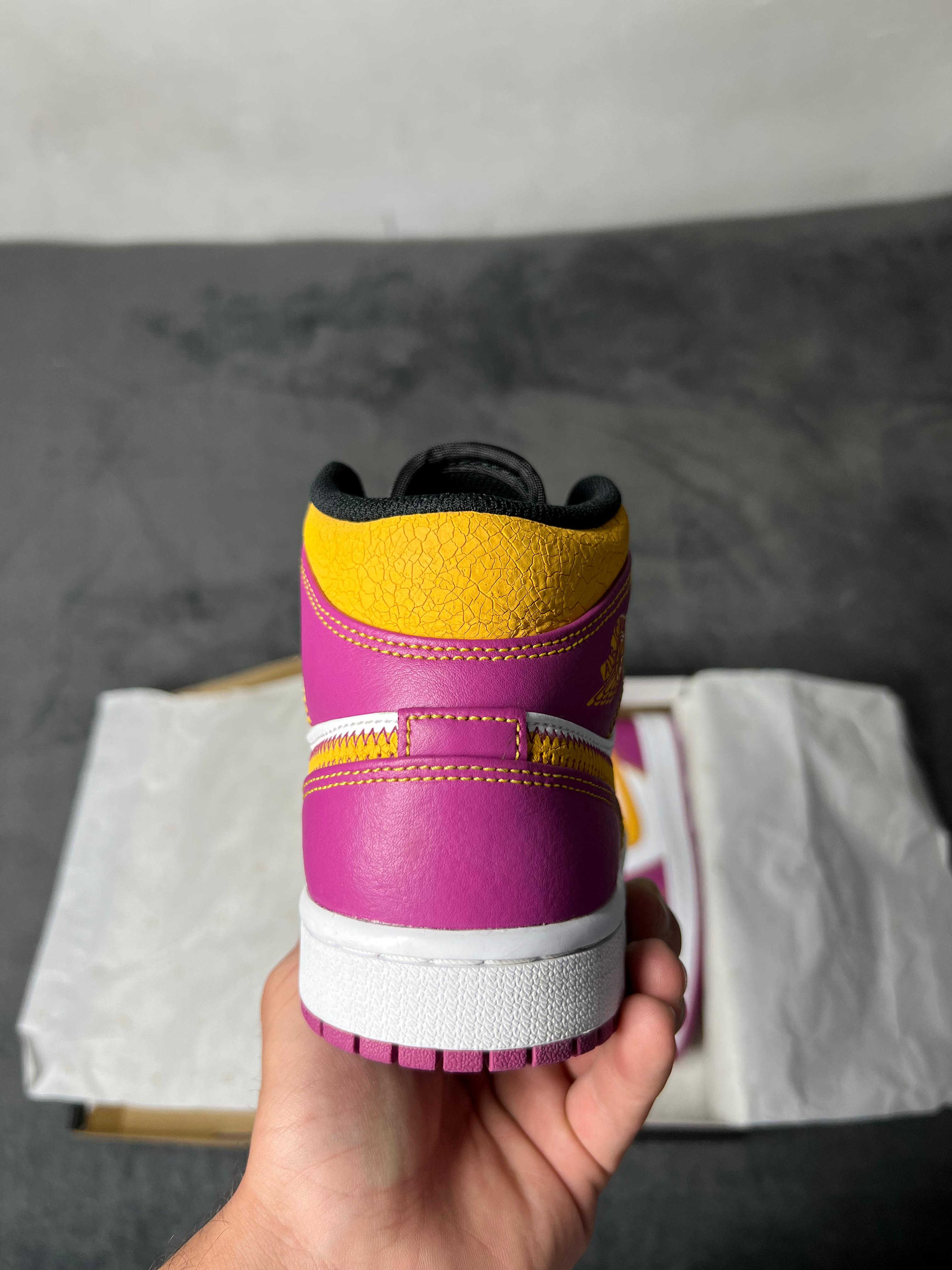 Jordan 1 Mid Day of Death (4.5 US - 23.5 MX)