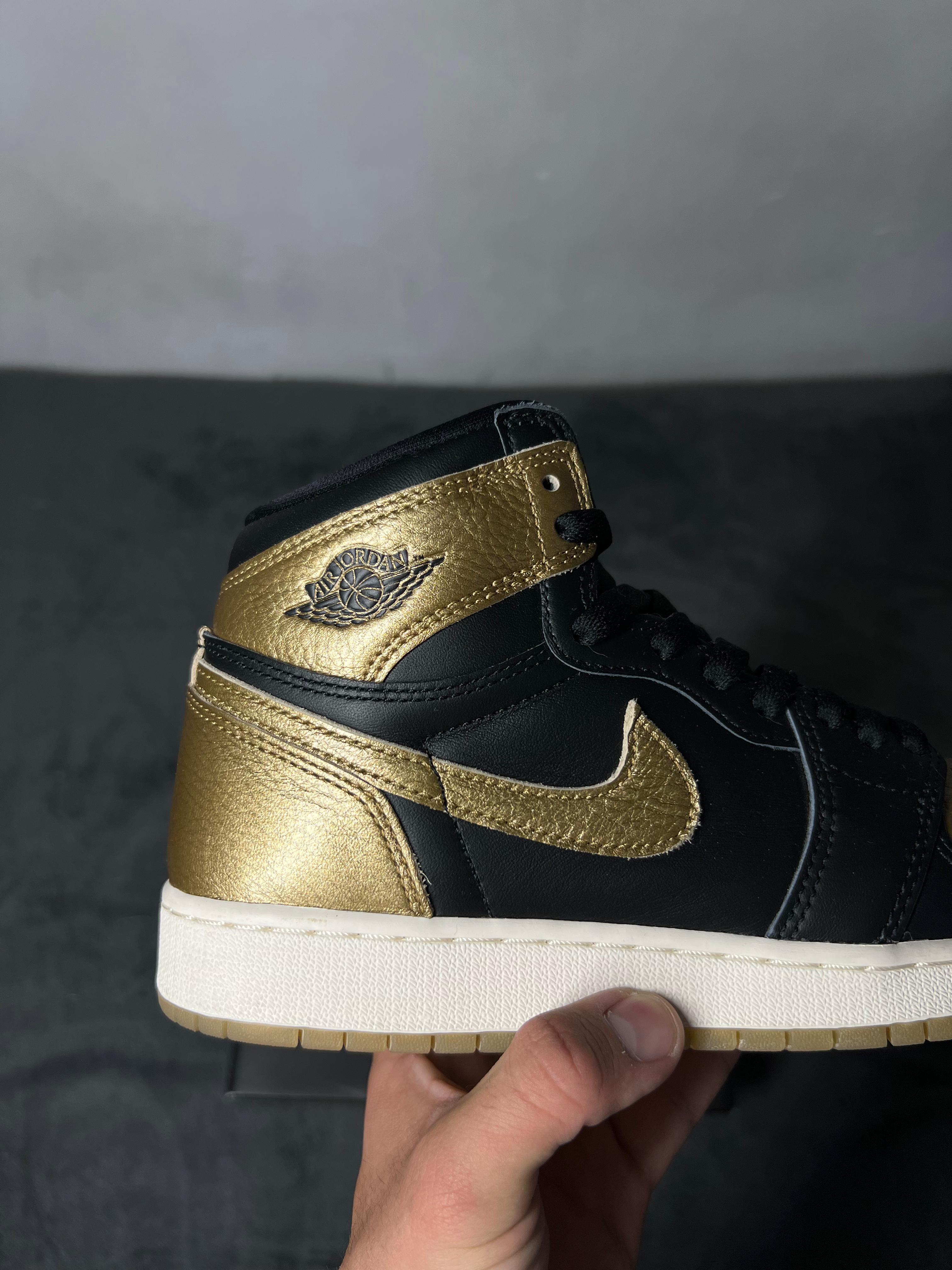 Jordan 1 Retro High OG Black & Gold (6.5 US - 24.5 MX) (No Box)