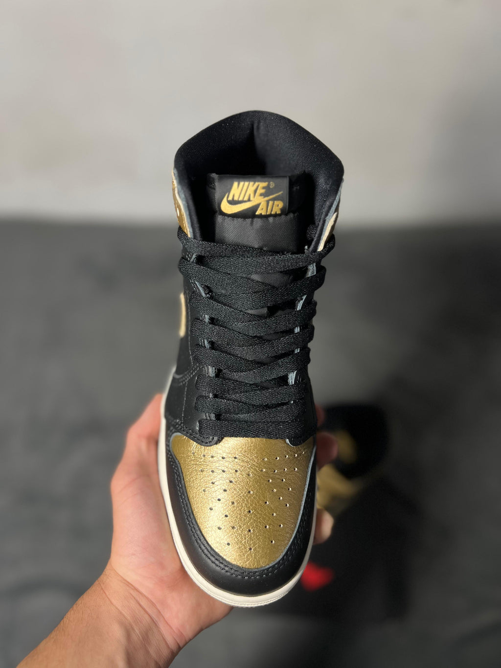Jordan 1 Retro High OG Black & Gold (6.5 US - 24.5 MX) (No Box)