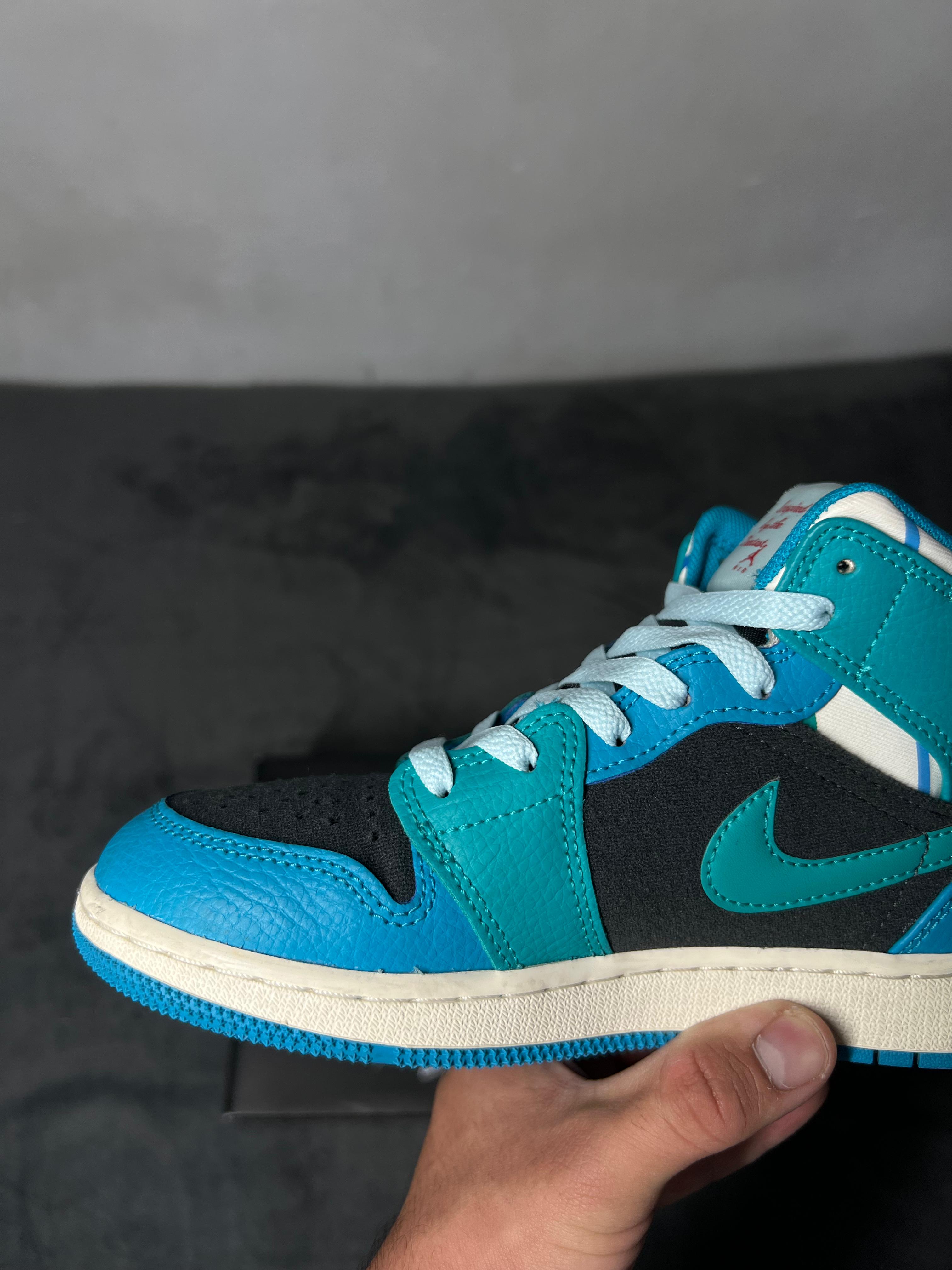 Jordan 1 Mid Glacier Blue