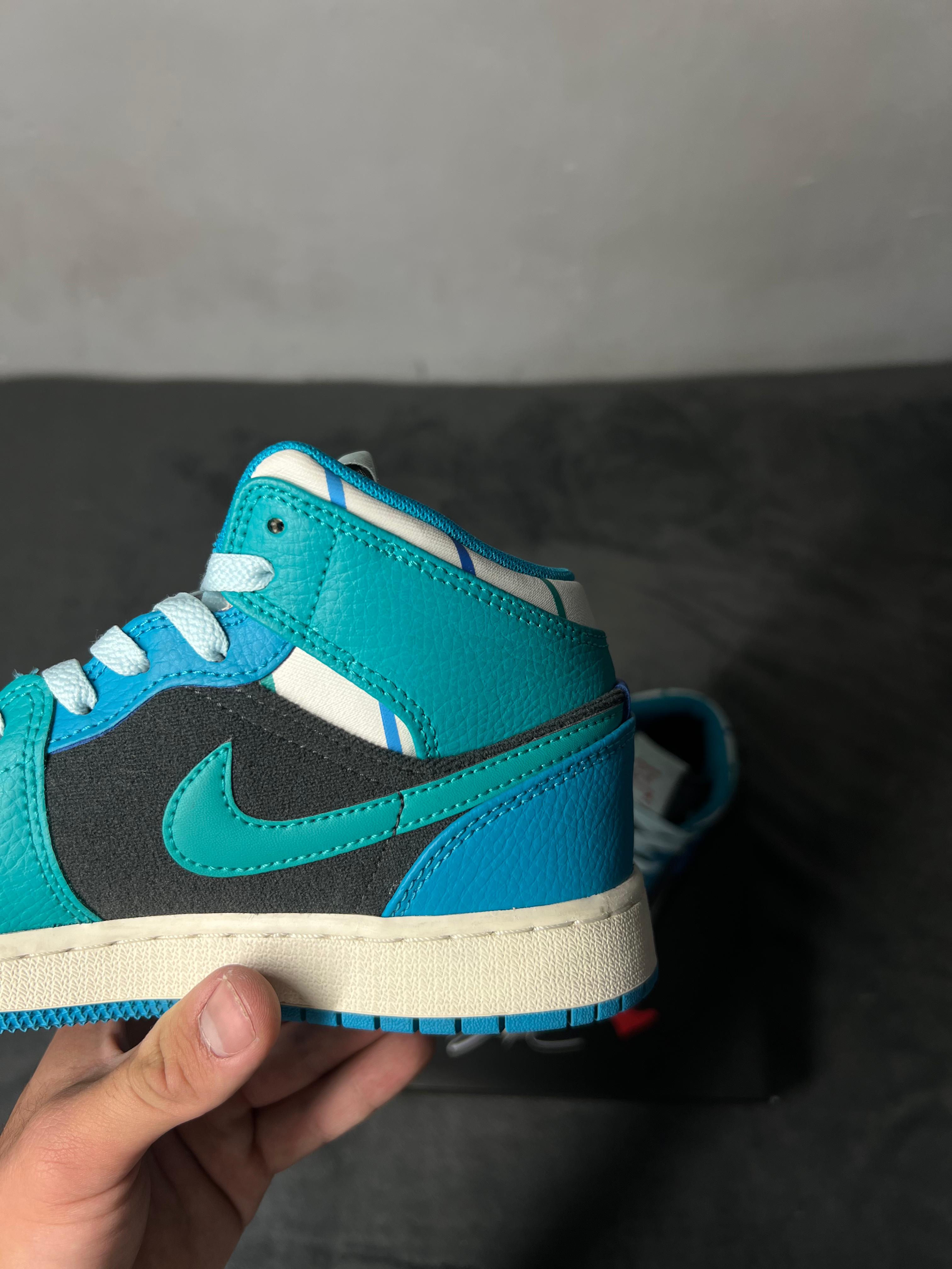 Jordan 1 Mid Glacier Blue