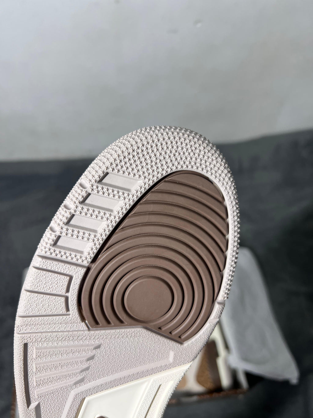 Jordan 3 Retro Palomino (8.5 US - 26.5 MX)