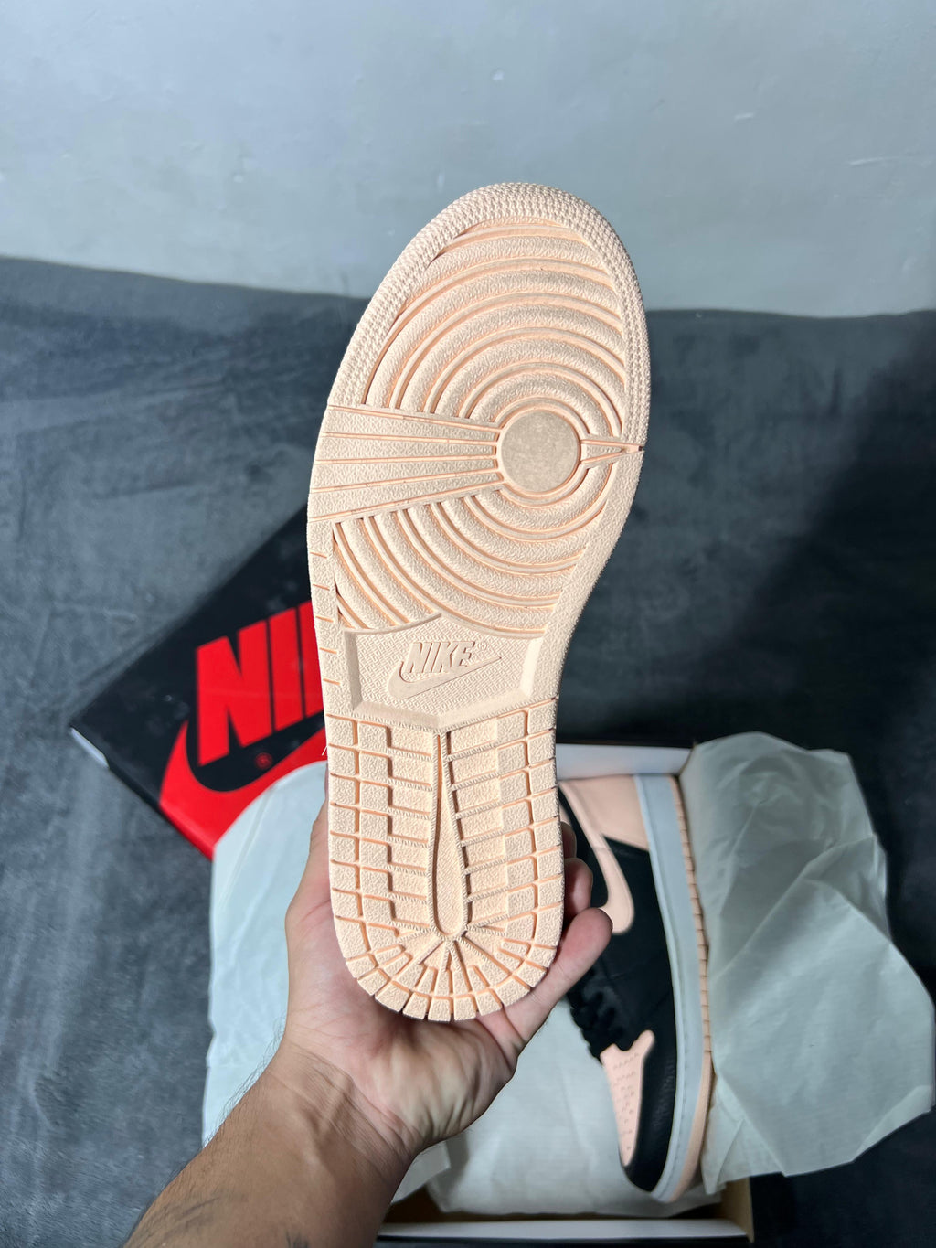 Jordan 1 Retro High Crimson Tint (9.5 US - 27.5 MX)