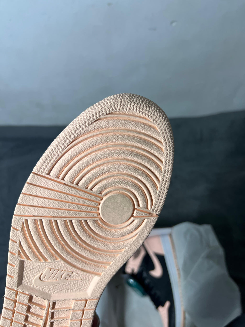 Jordan 1 Retro High Crimson Tint (9.5 US - 27.5 MX)