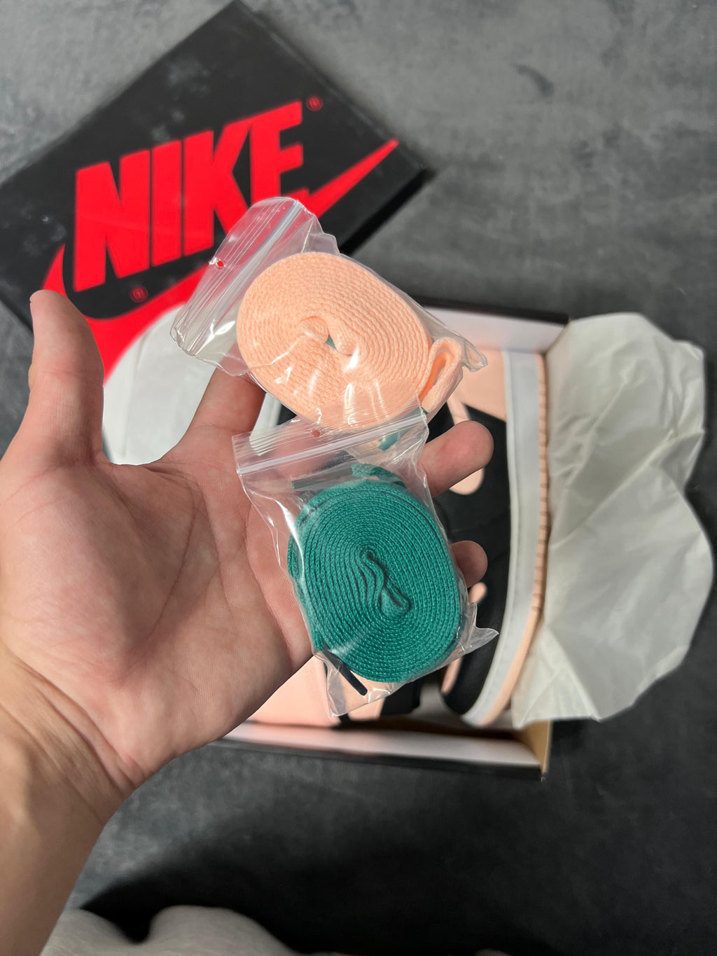 Jordan 1 Retro High Crimson Tint (9.5 US - 27.5 MX)